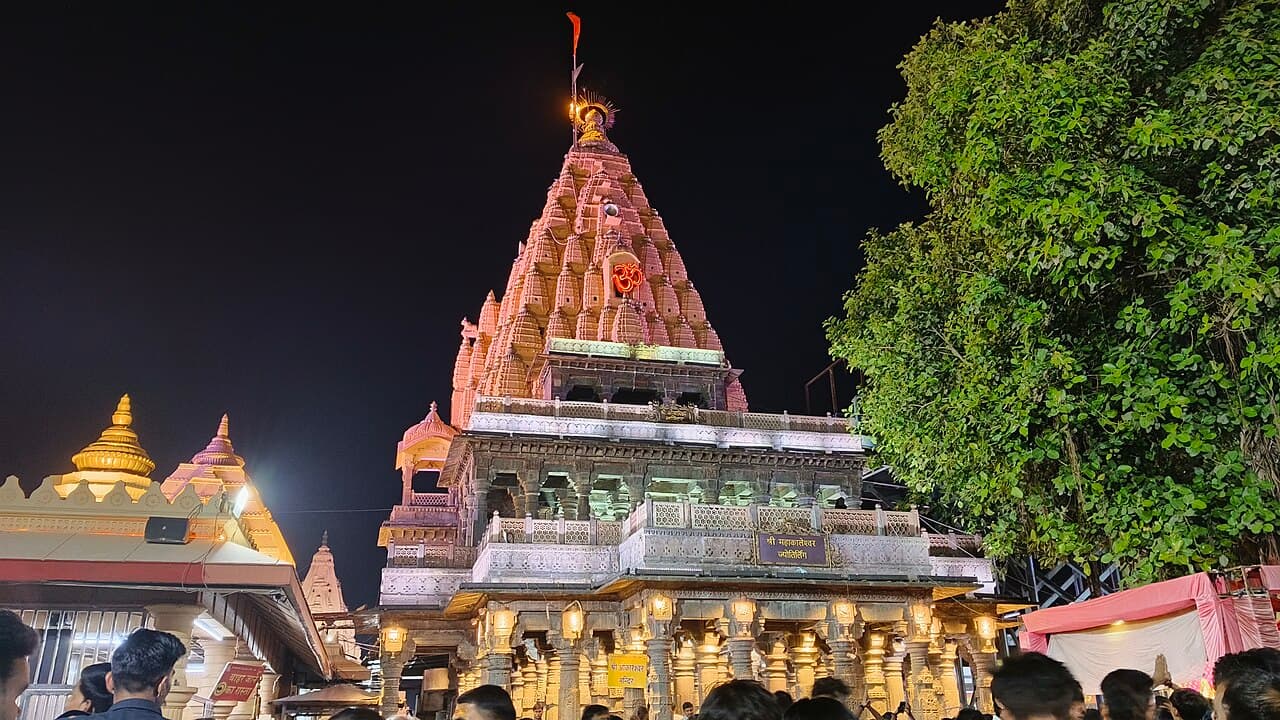 Mahakaleshwar Temple in Ujjain — Divine Taxi cab service for darshan and city travel